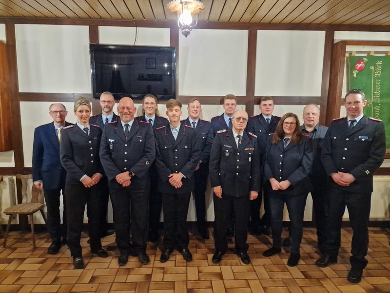 Ehrengälste und geehrte/beförderte FeuerwehrkameradInnen