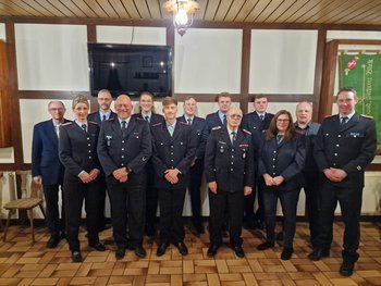 Ehrengälste und geehrte/beförderte FeuerwehrkameradInnen